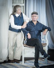 Gunilla Röör, regissör. Per Sandberg, manusförfattare. 