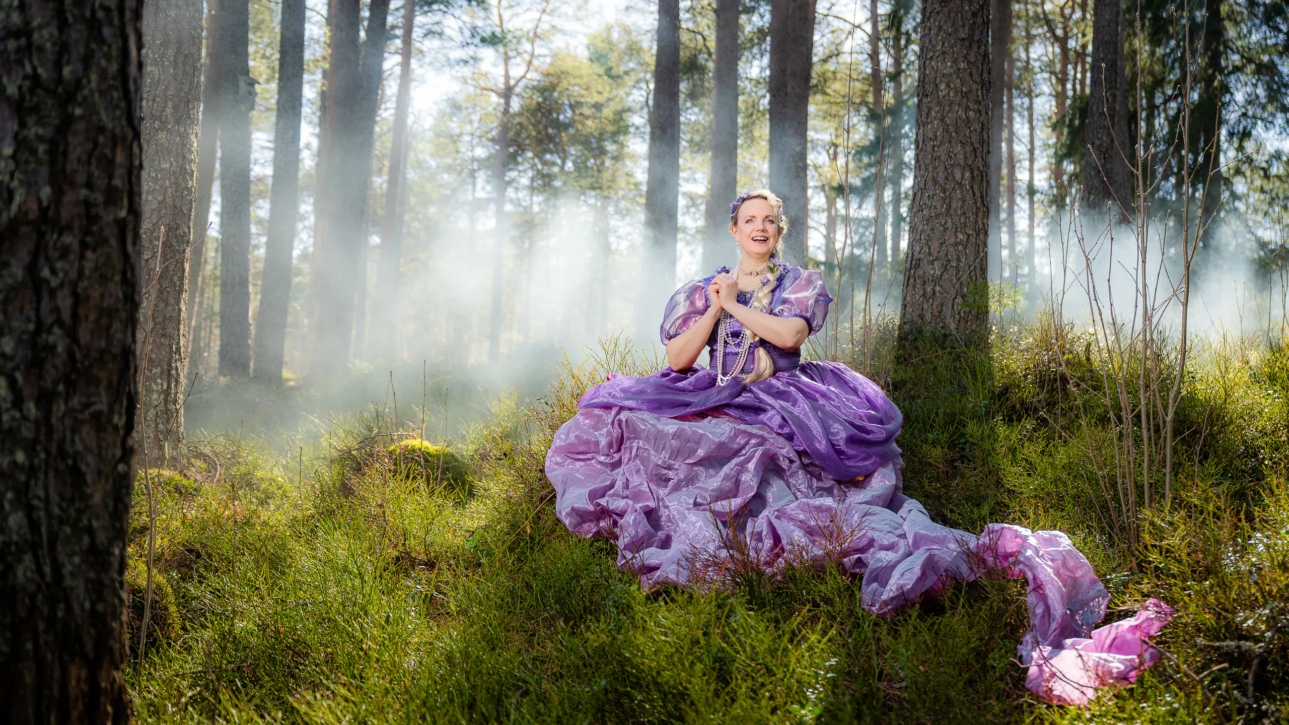 HÖSTSÄSONGEN 2026: Pressbilder, Den skrattande drottningen