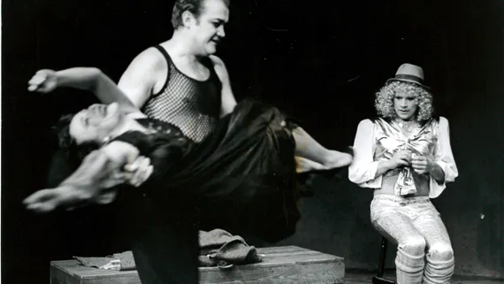 En uppstoppad hund på Norrbottensteatern 1986.