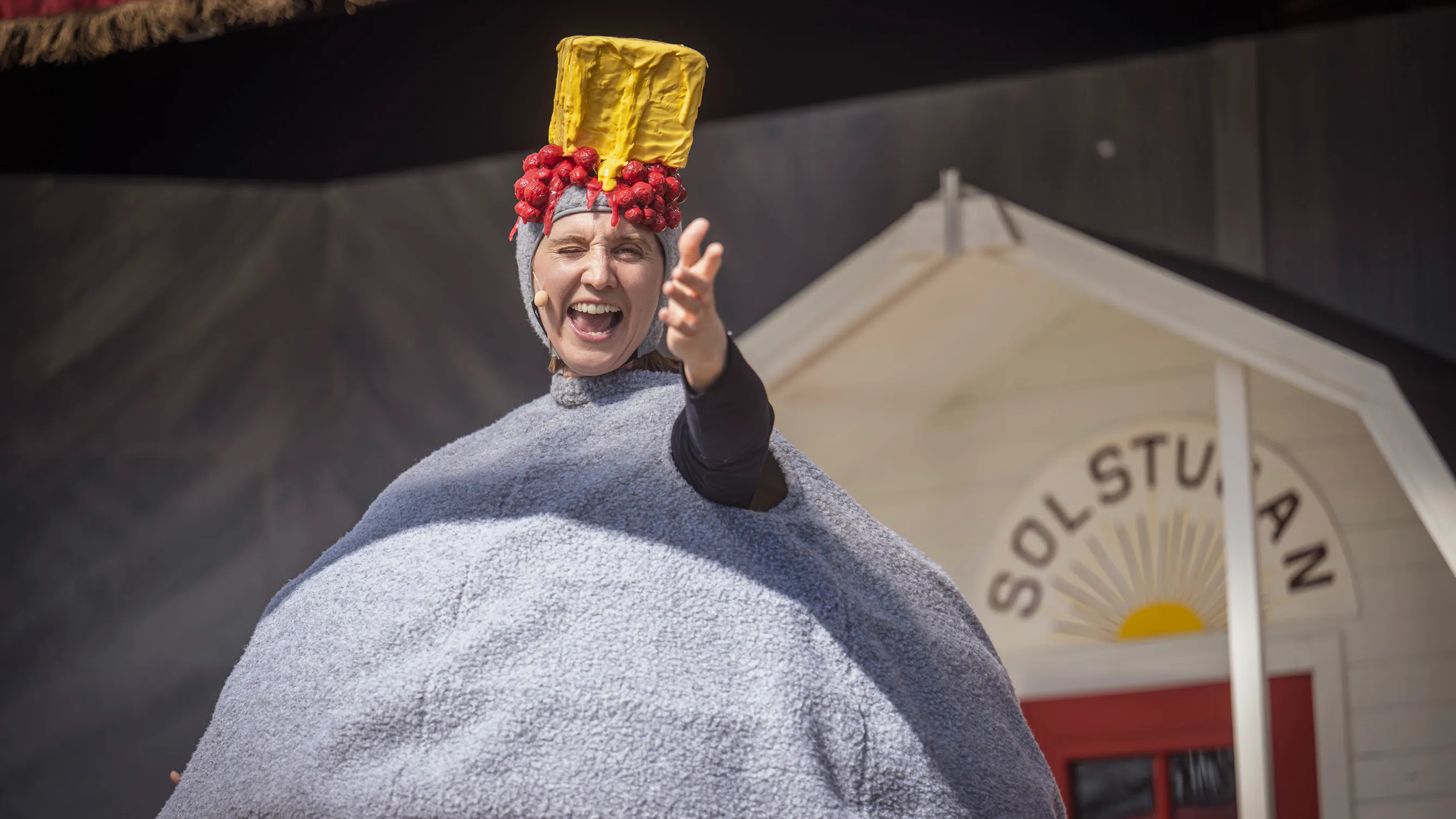 Kabaré Solstugan, sommarteater på utomhusscenen, Hägnan. 