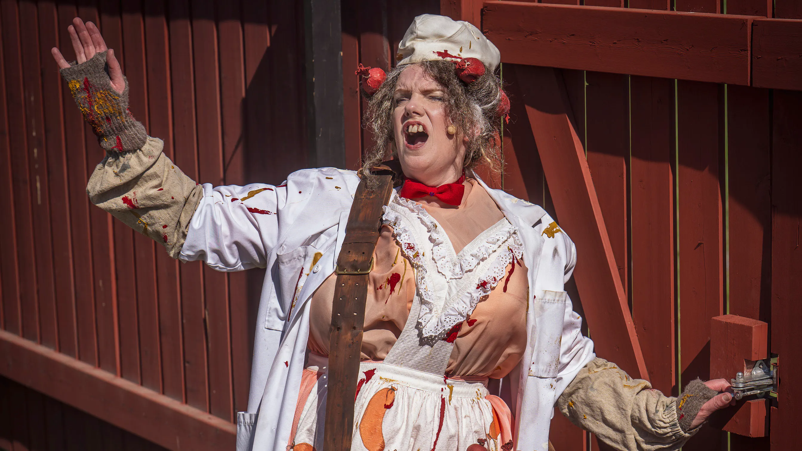 Kabaré Solstugan, sommarteater på utomhusscenen, Hägnan. 