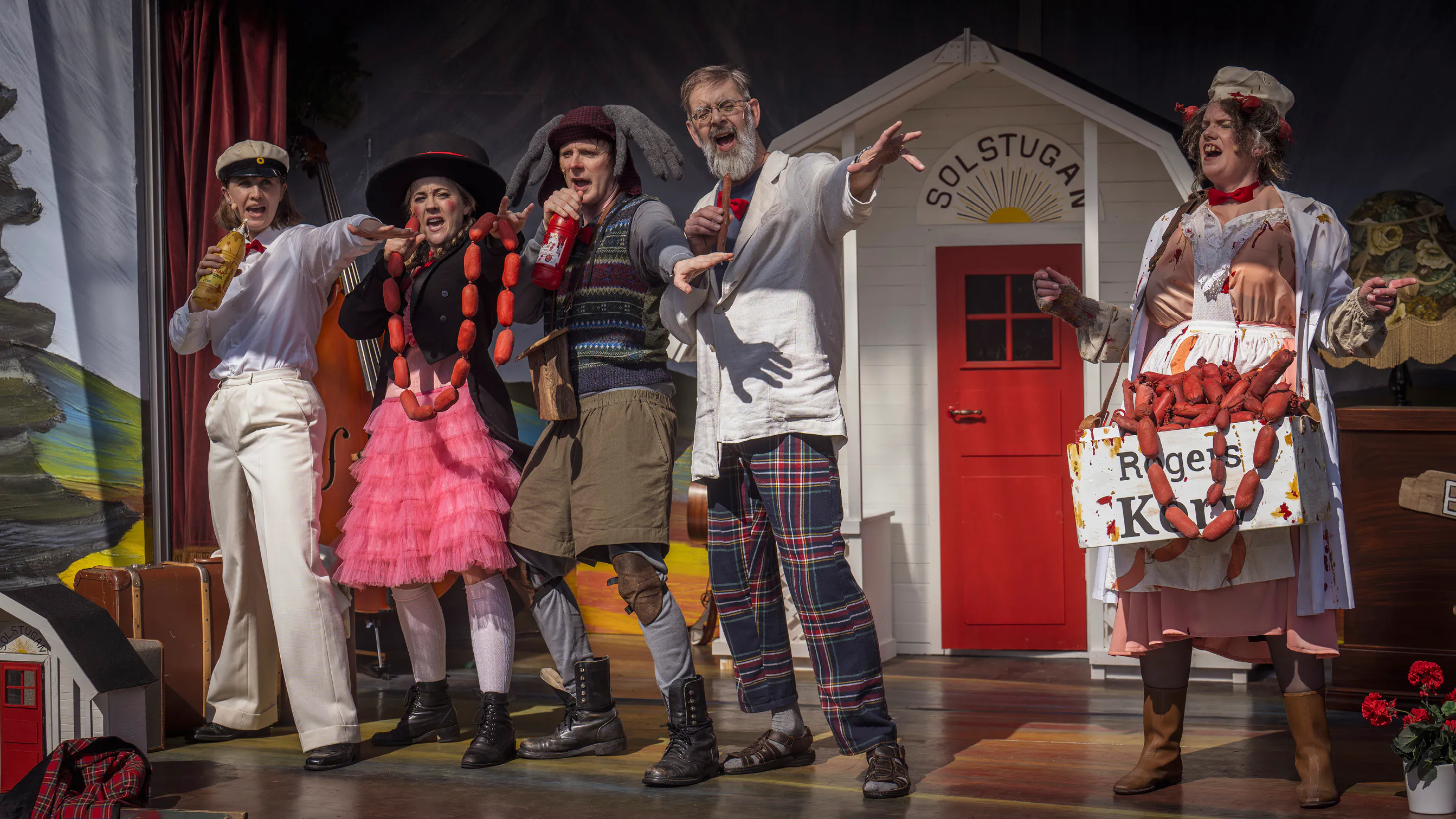 Kabaré Solstugan, sommarteater på utomhusscenen, Hägnan. 
