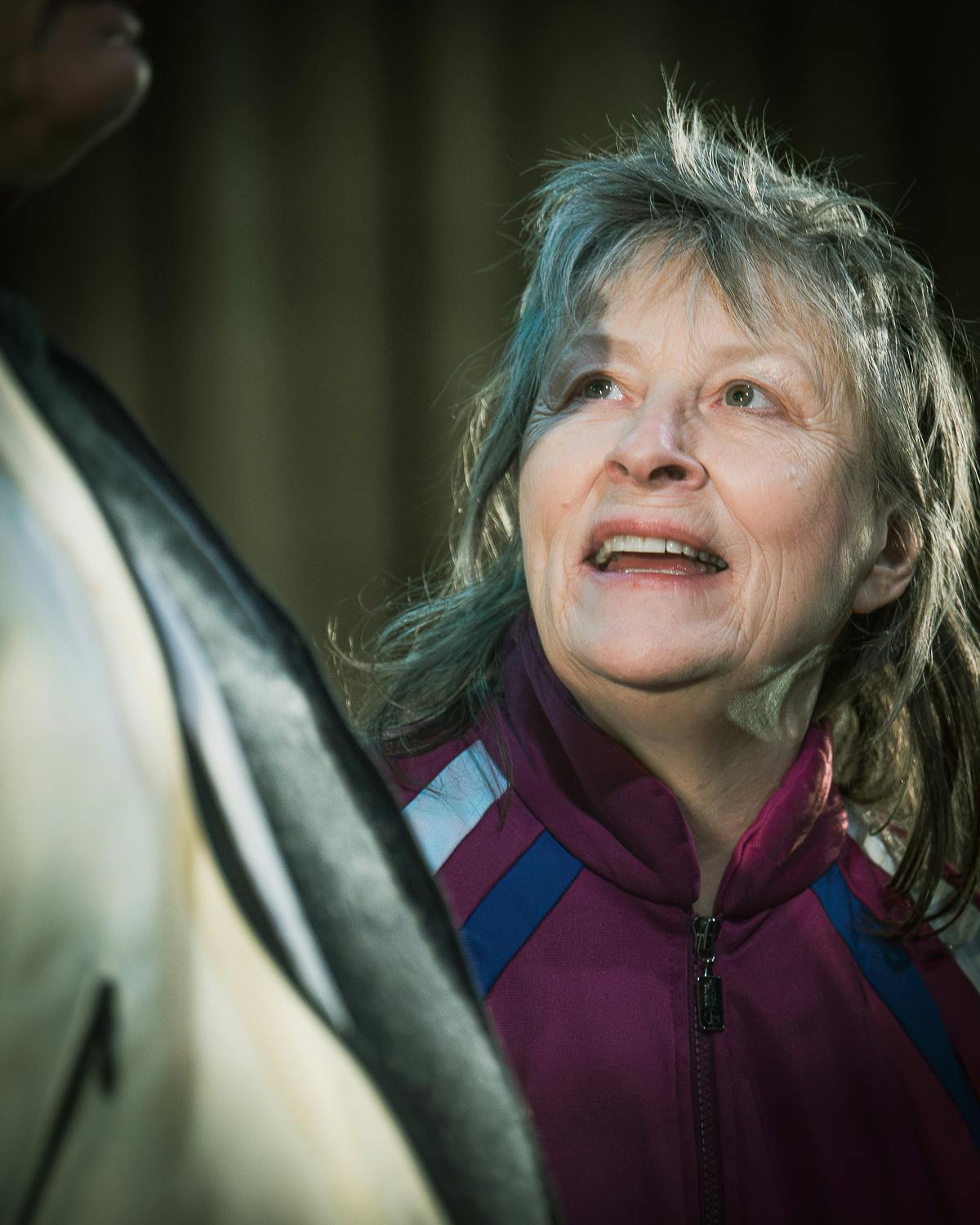 Närbild på Gunilla Röör i rollen som Rut. 